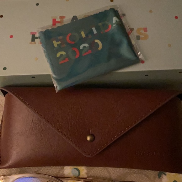 Eyebuydirect Hollie frames in clear - Picture 6 of 6